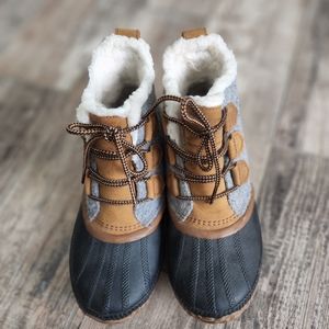 Sorel Out n About boots sz 8.5